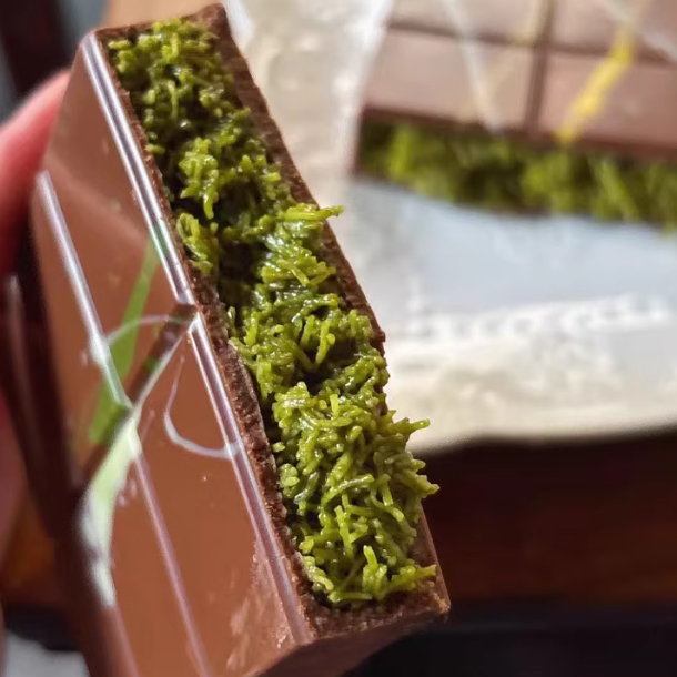 Dubai Pistachio Knafeh Chocolate Bar