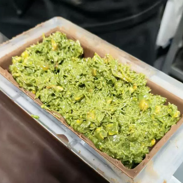 Dubai Pistachio Knafeh Chocolate Bar