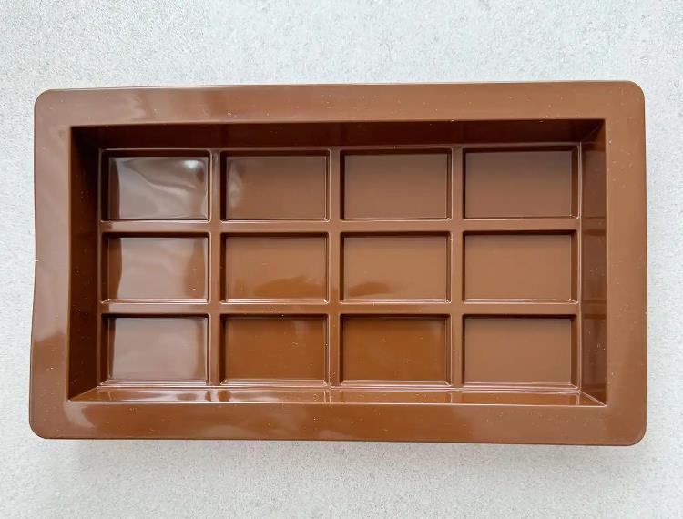 Prepare the molds