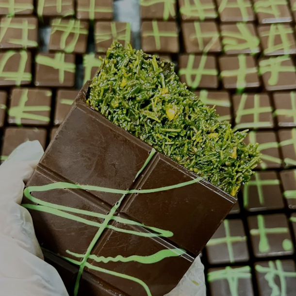 Dubai Pistachio Knafeh Chocolate Bar